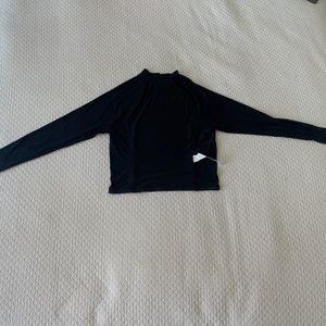 BRAND NEW Unused Fabletics Cropped Black Athletic Top Lightweight Size Small